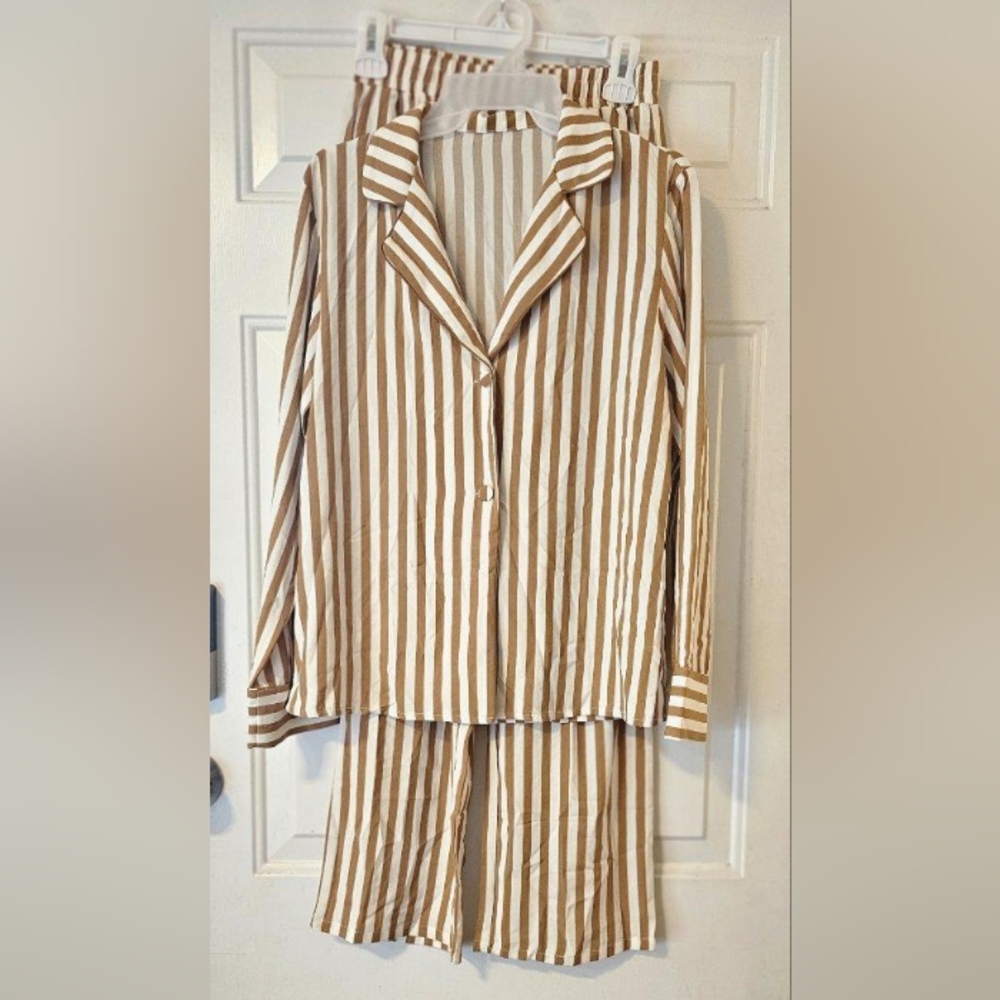 Sexy WOMENS  PINSTRIPE  PAJAMA SET SIZE S